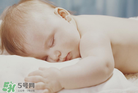 宝宝多大必须要用枕头,宝宝多大可以使用枕头