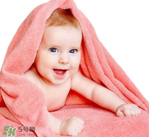 婴儿指甲脏东西如何处理,小婴儿指甲里脏怎么办 婴儿指甲脏东西如何处理,小婴儿指甲里脏怎么办