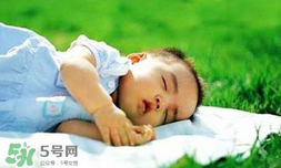 婴儿晒太阳最佳时间和晒的方法,宝宝晒太阳的正确方法 婴儿晒太阳最佳时间和晒的方法,宝宝晒太阳的正确方法