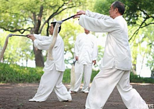 什么是八段锦的排病反应,八段锦能治什么病 什么是八段锦的排病反应,八段锦能治什么病
