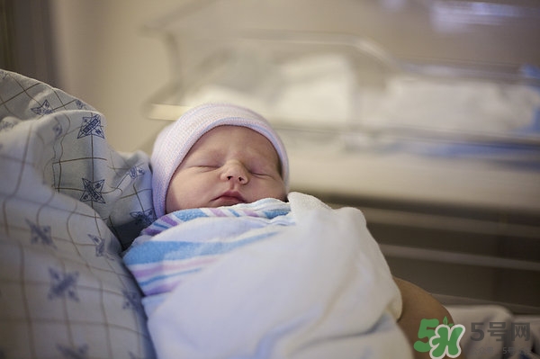 小儿病理性黄疸的特征,小儿病理性黄疸是什么原因引起的