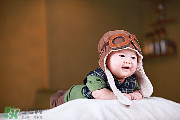 九月龄宝宝的发育标准,宝宝9个月发育指标标准