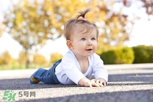 刚出生的婴儿需要补充些什么,新生儿宝宝要补充什么 刚出生的婴儿需要补充些什么,新生儿宝宝要补充什么