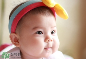 新生儿掉头发怎么回事,新生儿宝宝掉头发正常吗