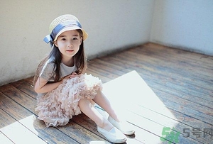 新生儿都很丑吗,新生儿为什么长那么丑