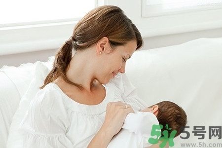 婴儿夜奶什么时候断,宝宝怎么断了夜奶