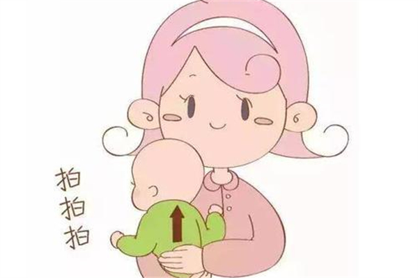 喂奶时宝宝呛奶怎么处理,小孩喝奶老是呛到怎么办