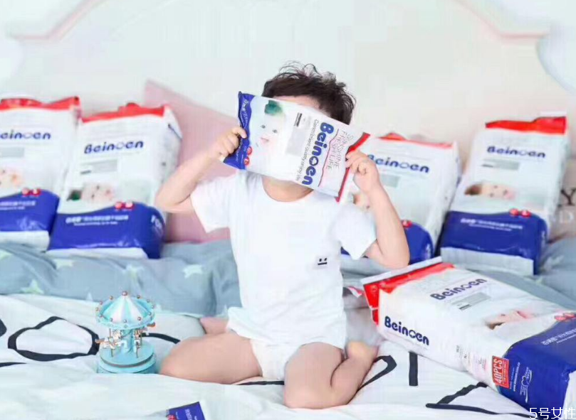 婴儿多大穿内裤比较合适,宝宝多大可以穿小内裤 婴儿多大穿内裤比较合适,宝宝多大可以穿小内裤