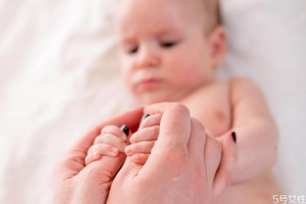 婴儿红屁股是上火吗?,宝宝屁屁有些红是不是上火?