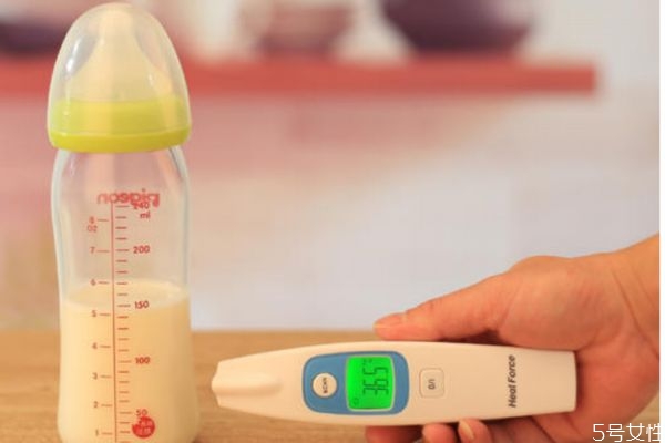 冲奶粉需要多少度的热水,用太热的水冲奶粉 冲奶粉需要多少度的热水,用太热的水冲奶粉