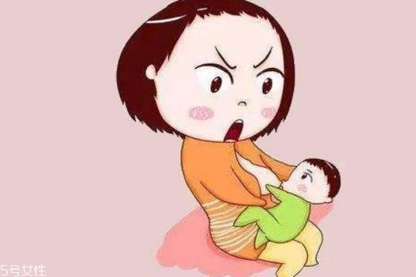 呛奶后的急救方法,宝宝呛奶后的急救处理方法有哪些