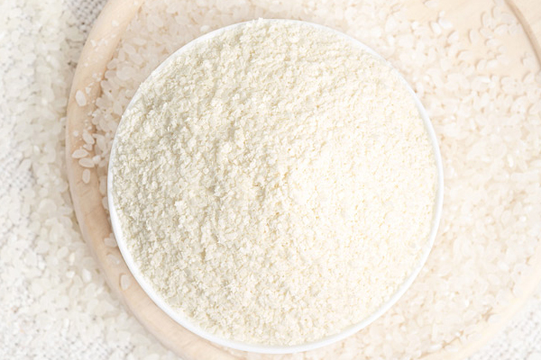 新生婴儿几个月可以吃米粉,宝宝多大可以吃米粉