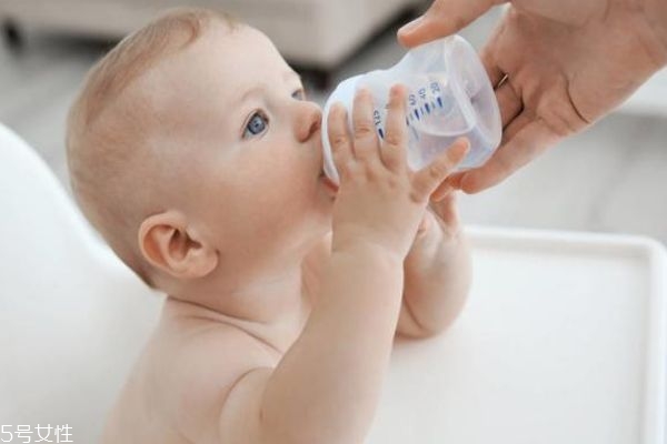 婴儿能喝鲜牛奶吗,婴儿能喝纯牛奶吗?