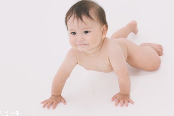 宝宝抠肚脐怎么回事,宝宝老抠肚脐眼怎么办