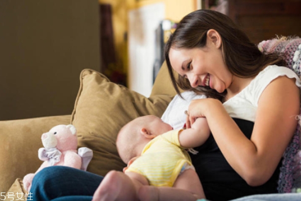 如何给宝宝断母乳,如何给娃断奶