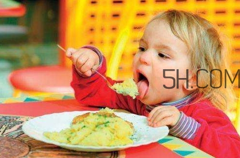 怎么引导宝宝自己吃饭,如何让宝宝学会自己吃饭