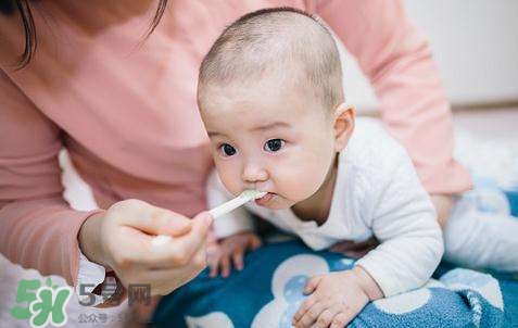 宝宝辅食能加糖吗,婴儿辅食可以加白糖吗