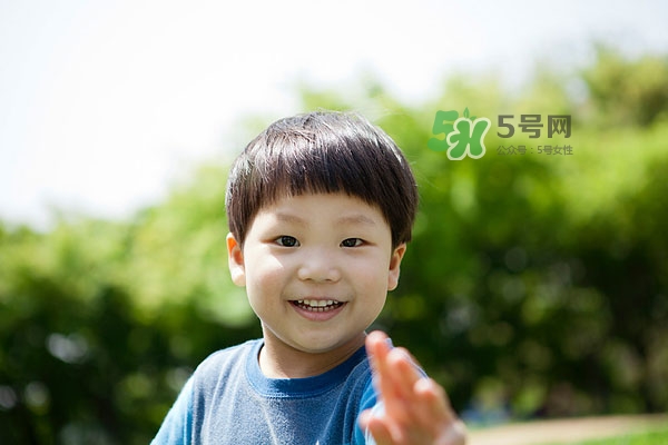 3个月宝宝一天睡10个小时正常吗,三个月宝宝睡十个小时正常吗