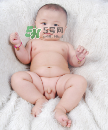 一般纸尿裤穿到几岁,孩子穿纸尿裤穿到多大