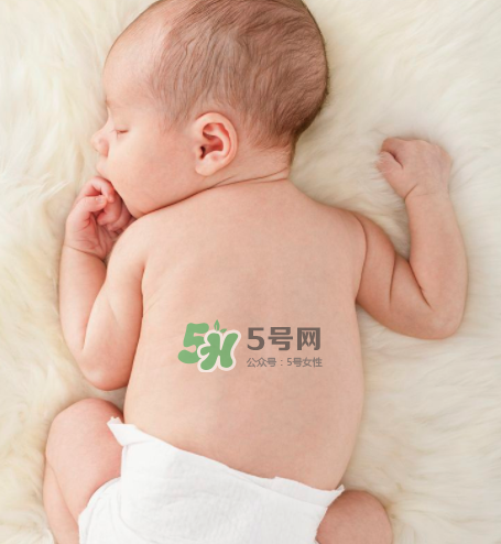 宝宝热病了什么症状,宝宝热是什么表现症状 宝宝热病了什么症状,宝宝热是什么表现症状