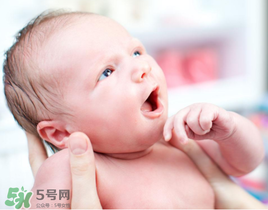 婴儿吃药可以打预防针吗,婴儿吃着药能打预防针吗