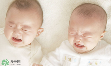 新生儿吃药可以混在奶粉里吃吗,小儿吃药可以放在奶粉喂吗 新生儿吃药可以混在奶粉里吃吗,小儿吃药可以放在奶粉喂吗