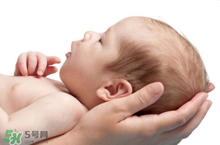 小孩发烧39度要怎么物理降温,孩子发烧到39.5怎么物理降温 小孩发烧39度要怎么物理降温,孩子发烧到39.5怎么物理降温