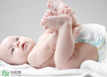 宝宝发烧有什么物理降温的方法,婴儿发高烧怎么物理降温