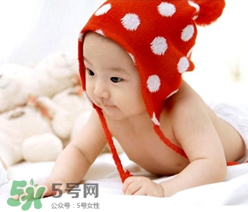 为什么宝宝不会爬,宝宝一直不会爬有问题么