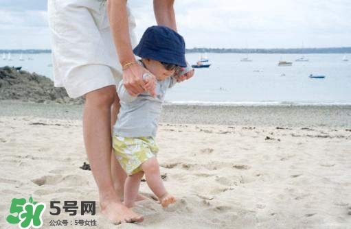 宝宝使用学步车好吗,婴儿用学步车到底好不好 宝宝使用学步车好吗,婴儿用学步车到底好不好