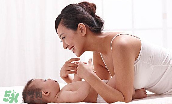 刚出生的婴儿脸黄怎么办,新生儿面部黄怎么办