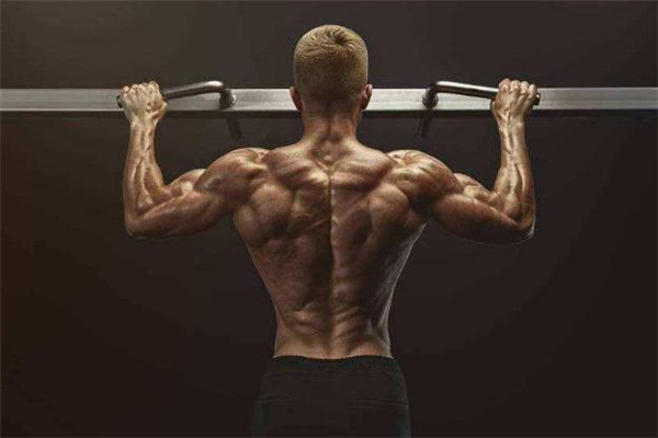 引体向上控制不住腿怎么办(引体向上腿总是不自觉上抬)