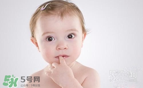 宝宝喜欢咬下嘴唇是什么原因,四个月宝宝喜欢咬下嘴唇是怎么回事 宝宝喜欢咬下嘴唇是什么原因,四个月宝宝喜欢咬下嘴唇是怎么回事