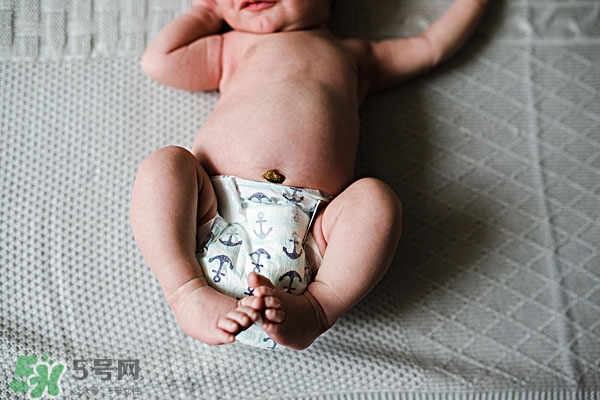 宝宝肚脐凸起怎么回事,婴儿肚脐凸出来是什么原因 宝宝肚脐凸起怎么回事,婴儿肚脐凸出来是什么原因