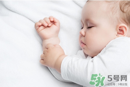 婴儿可以穿保暖内衣吗,千万不要给孩子穿保暖内衣