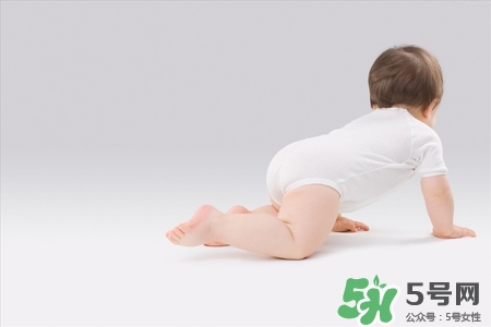 婴儿拉绿粑粑正常吗,宝宝大便是绿色的正常吗