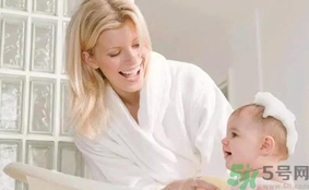 秋天宝宝几天洗一次澡比较好,秋冬宝宝几天洗一次澡 秋天宝宝几天洗一次澡比较好,秋冬宝宝几天洗一次澡