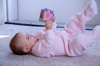 一岁宝宝的大动作是什么,一岁宝宝会做些什么动作