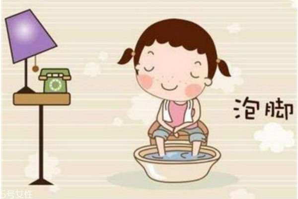 冬天要不要给婴儿洗脚,婴儿需不需要每天洗脚