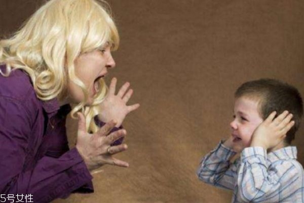 婴儿受到了惊吓的表现,婴儿收到惊吓