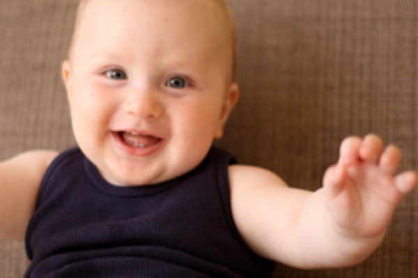 宝宝皮肤脱皮是怎么回事,婴儿脱皮是怎么回事