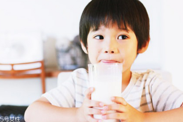 四个月宝宝怎么断奶,4个月宝宝断奶好吗