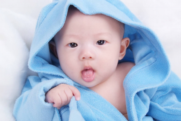 宝宝留置针护理,婴儿留置针