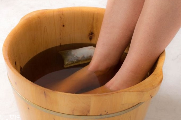 宝宝泡脚好吗,婴儿每天泡脚好不好