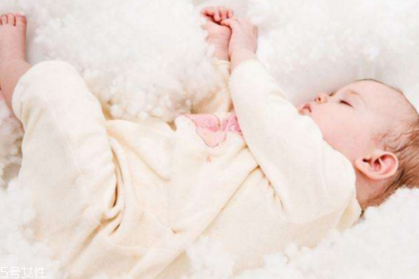冬季新生儿怎么保暖,冬天如何照顾新生宝宝 冬季新生儿怎么保暖,冬天如何照顾新生宝宝