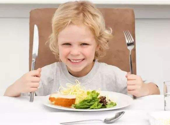 预防噎食的方法,婴幼儿噎食急救方法 预防噎食的方法,婴幼儿噎食急救方法