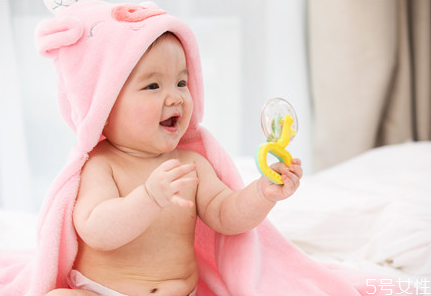 小孩能不能泡脚,冬天小孩子可以泡脚吗 小孩能不能泡脚,冬天小孩子可以泡脚吗