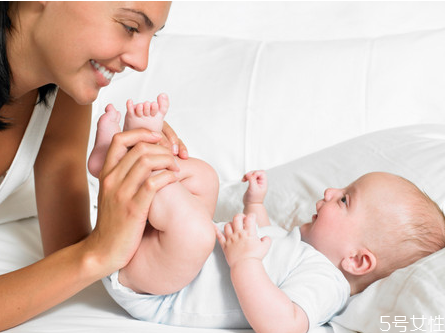 孩子发育迟缓怎么看,怎样判断宝宝是不是发育迟缓 孩子发育迟缓怎么看,怎样判断宝宝是不是发育迟缓