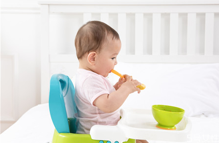 小孩能吃猪油炒的菜吗,多大宝宝可以吃猪油炒菜吗