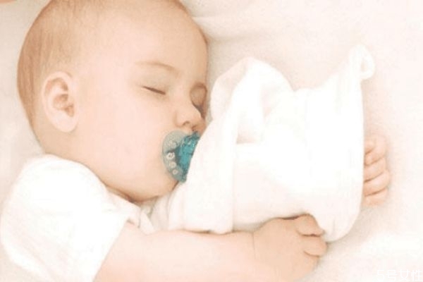 怎么帮宝宝穿衣服,怎么帮宝宝穿衣服视频 怎么帮宝宝穿衣服,怎么帮宝宝穿衣服视频